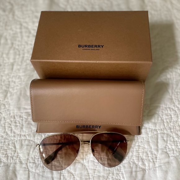 NEVER WORN - BURBERRY VINTAGE CHECK DETAIL PILOT SUNGLASSES - Picture 2 of 9